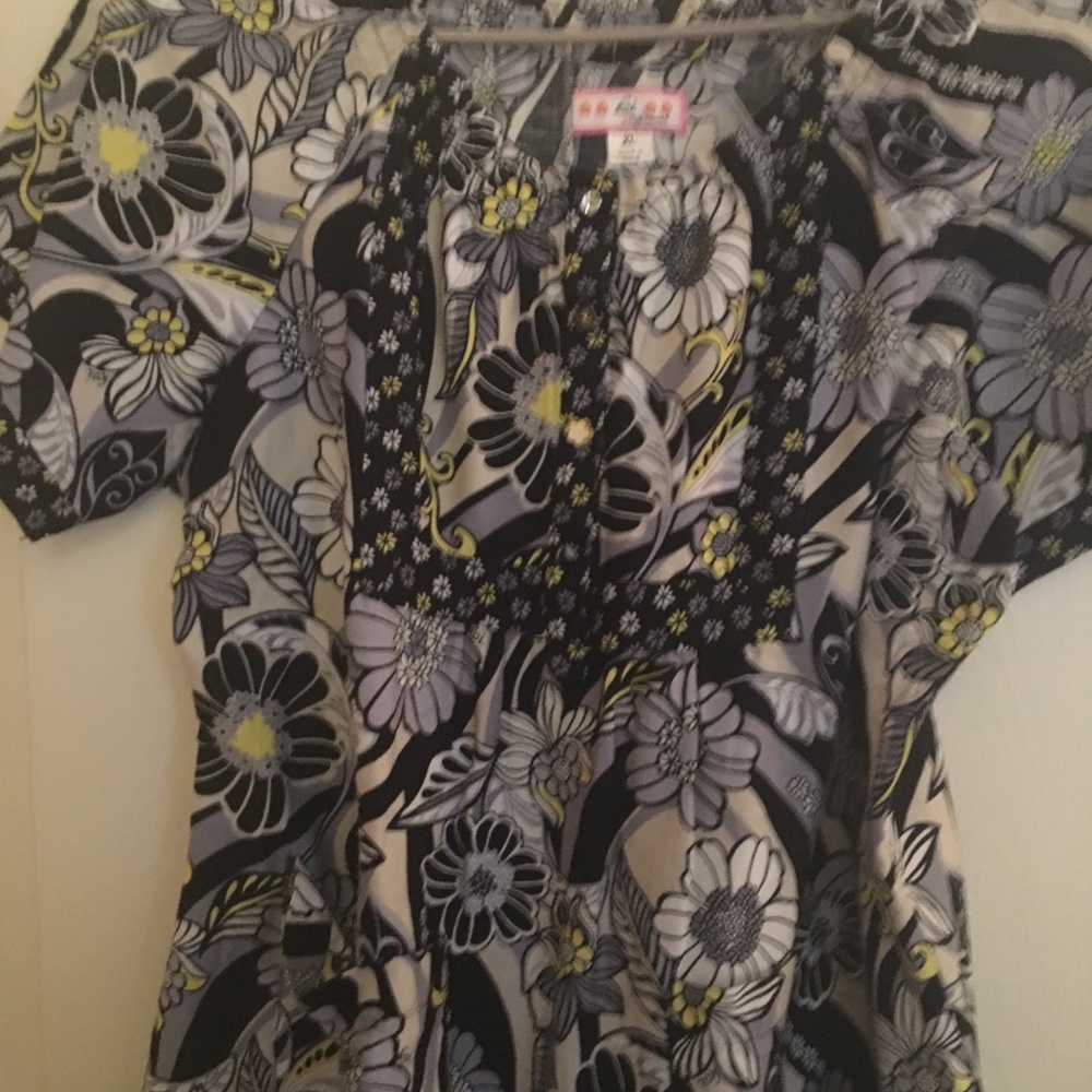 Women’s Koi XL Scrub Top